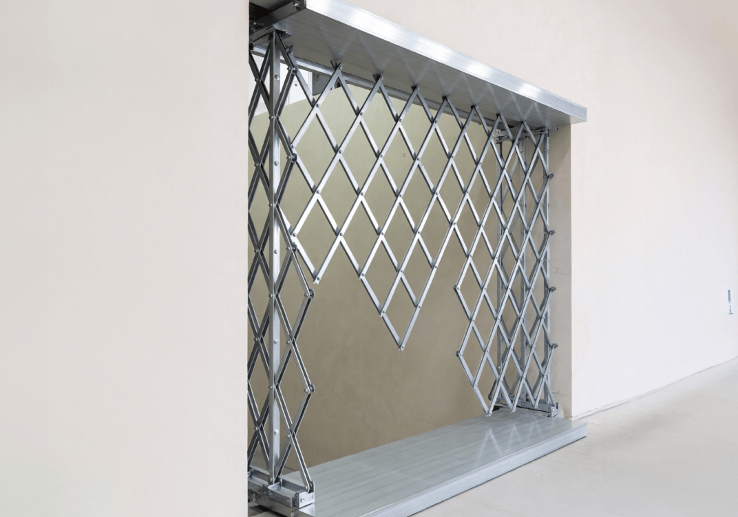 Trackless Scissor Grille